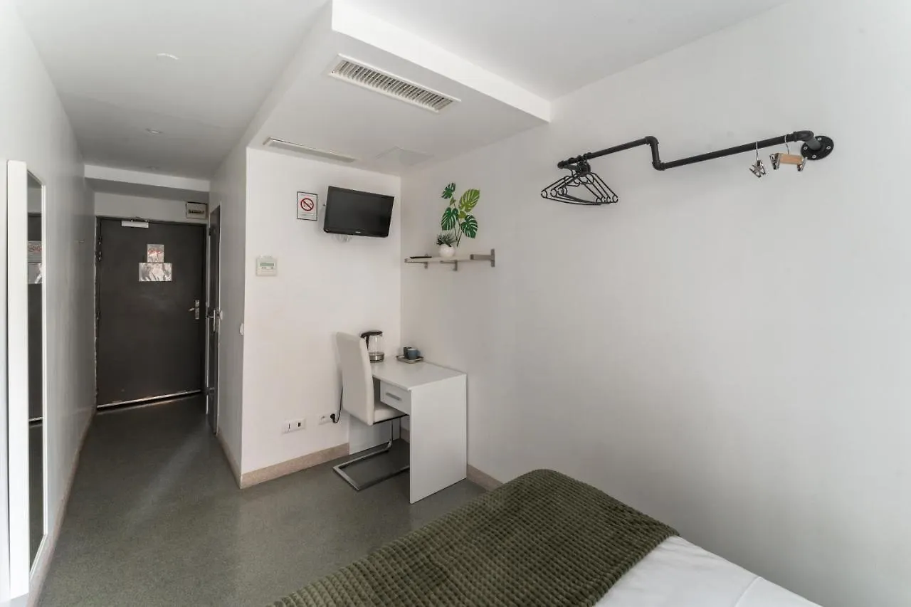L'oasis Montparnasse Hotel 2*